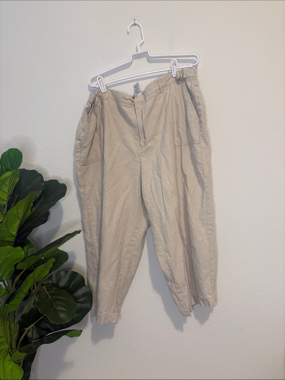 Sag Harbor Light Beige linen wide leg Capri 22W